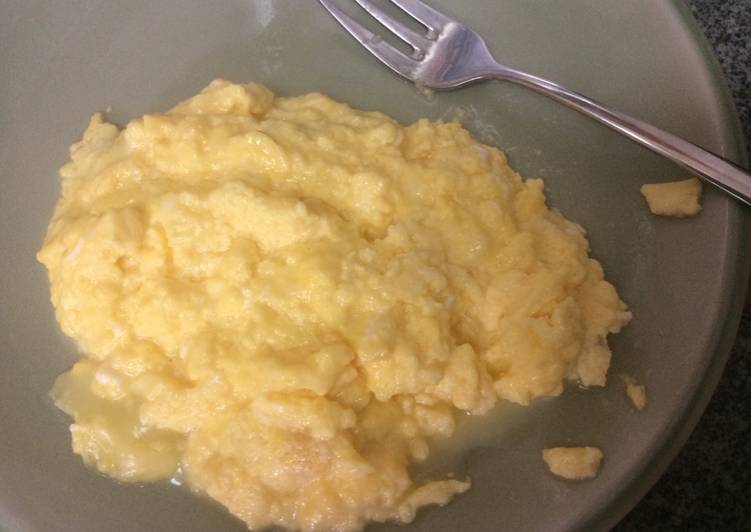 Simple Way to Make Perfect Super Cheesy Scrambled Eggs