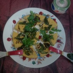 A picture of Gujarati dokla a famous snacks.
