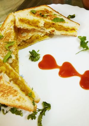 A picture of Aloo Matar Sandwiches.