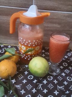 صورة لوصفة عصير برتقال ليمون فراولة 🍊🍓🍋