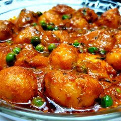 A picture of Shahi Aloo Matar Malai.