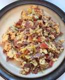 Huevos revueltos con salchicha de pavo