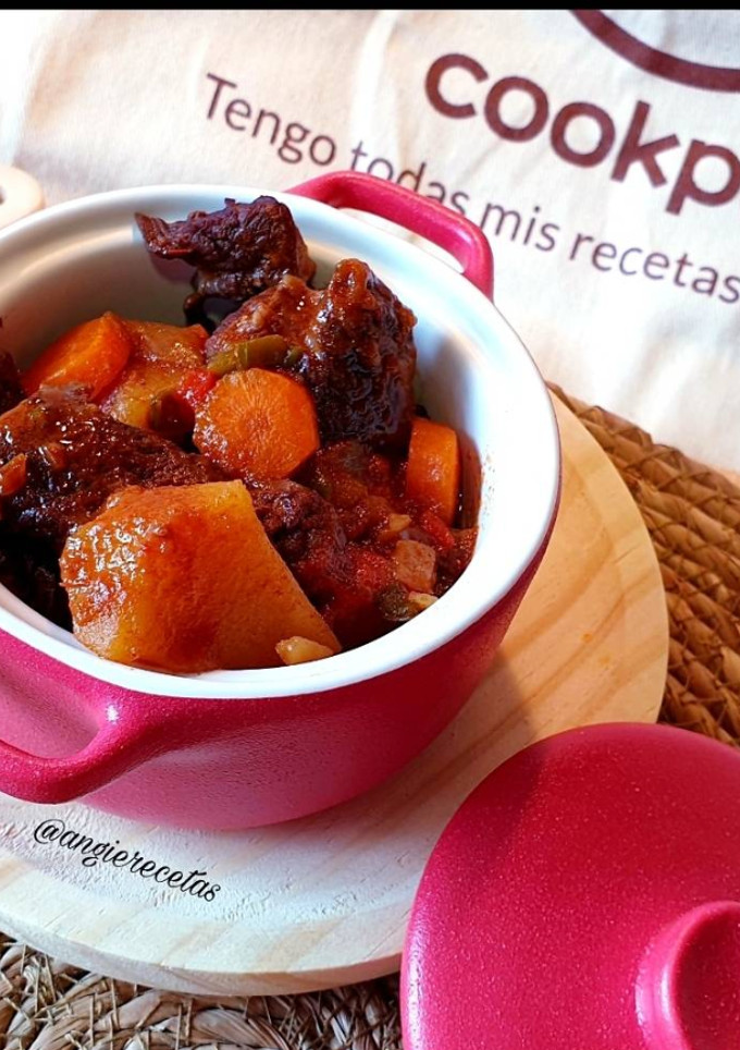 Una foto de Estofado de carne con patatas
