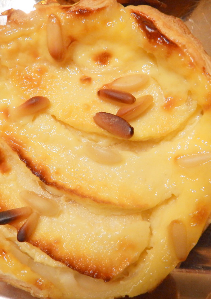 Una foto de Tartaletas de crema y manzana