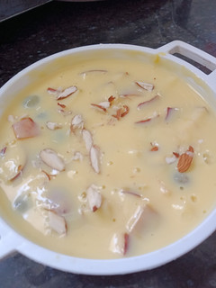 फ्रूट कस्टर्ड (Fruit custard recipe in Hindi) रेसिपी मुख्य फोटो