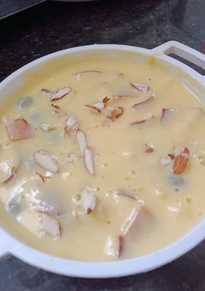 फ्रूट कस्टर्ड (Fruit custard recipe in Hindi) रेसिपी मुख्य फोटो