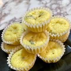 Una foto de Mini Muffins de Queso y Orégano