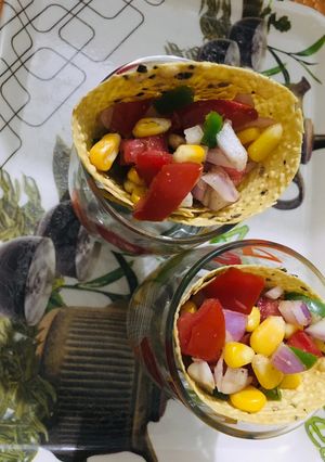 A picture of Papad cone chaat.