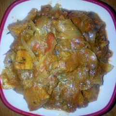 A picture of Tomato and onion meat sauce.