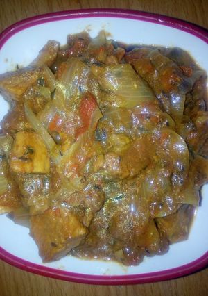 A picture of Tomato and onion meat sauce.