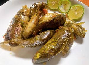 Hình của món Cá rô đồng kho tộ.