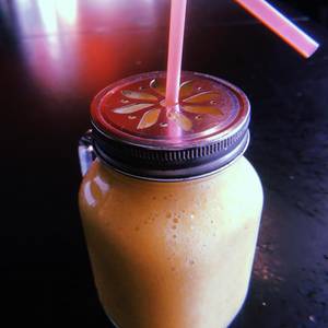 Licuado de banana ?, durazno y agua ?