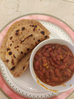 રાજમા મસાલા (Rajma Masala Recipe In Gujarati) રેસીપી મુખ્ય ફોટો