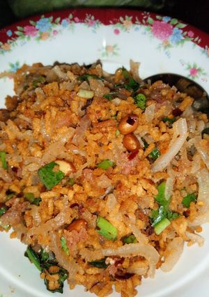 A picture of Nam Sod with Crispy Rice Cakes.