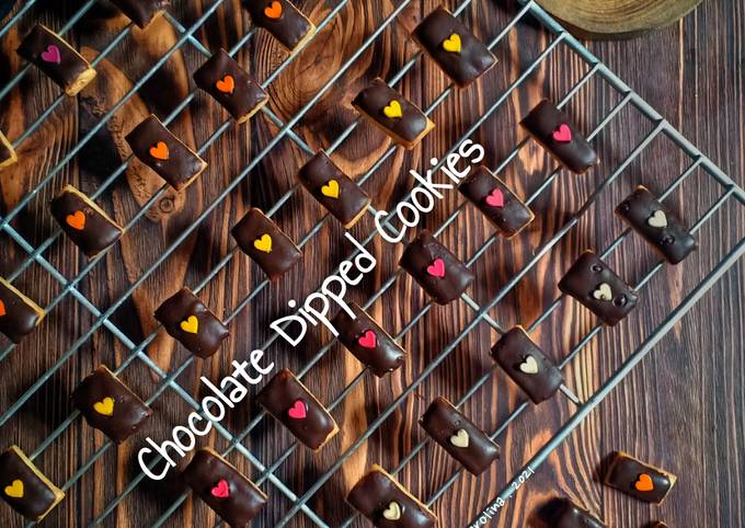 Langkah Mudah untuk Membuat Chocolate Dipped Cookies, Menggugah Selera