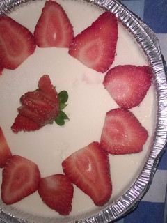 Una foto de Cheesecake con Fresas Helado