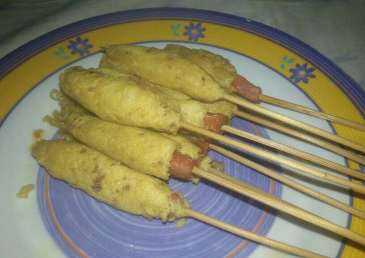 Recipe of Favorite Sate sosis berselimut telur♡♡
