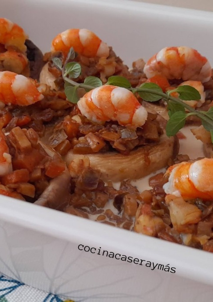 Una foto de Champiñones rellenos de langostinos