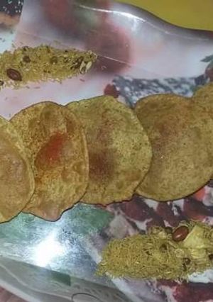 A picture of Besan Puri.