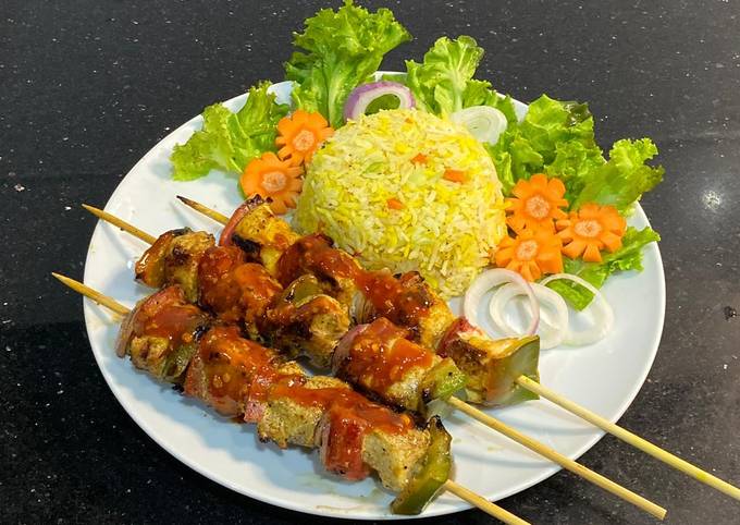 Chicken shashlik with vegetable fried rice