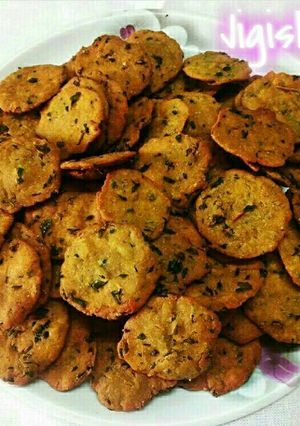 A picture of Methi bajra ka vada.