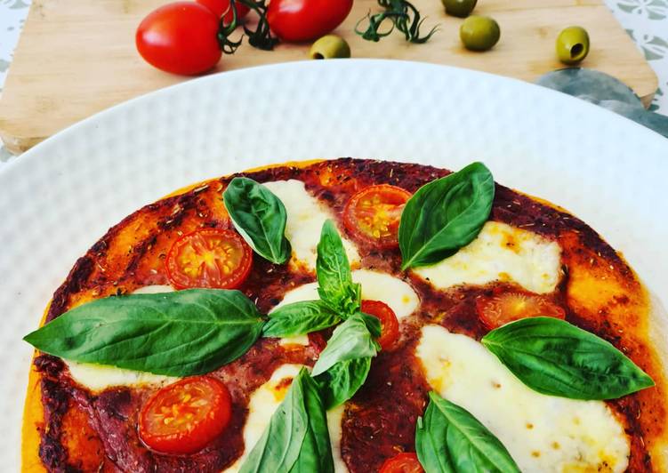 Comment Cuisiner Pizza au basicilic mozarrella et tomates fraîches