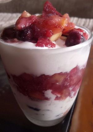 A picture of Caramelized fruit icecream.