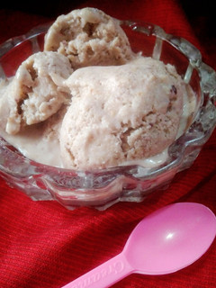 A picture of Dry fruits banana ice cream.