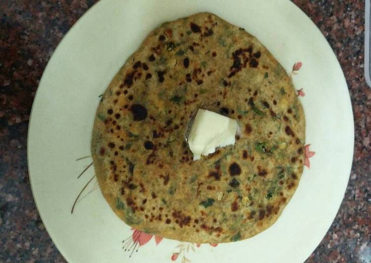 Easiest Way to Prepare Super Quick Homemade Methi parantha with paneer stuffing