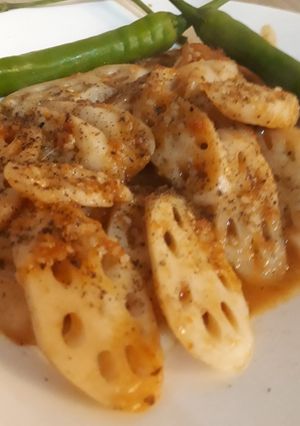 A picture of Lotus roots with black pepper.