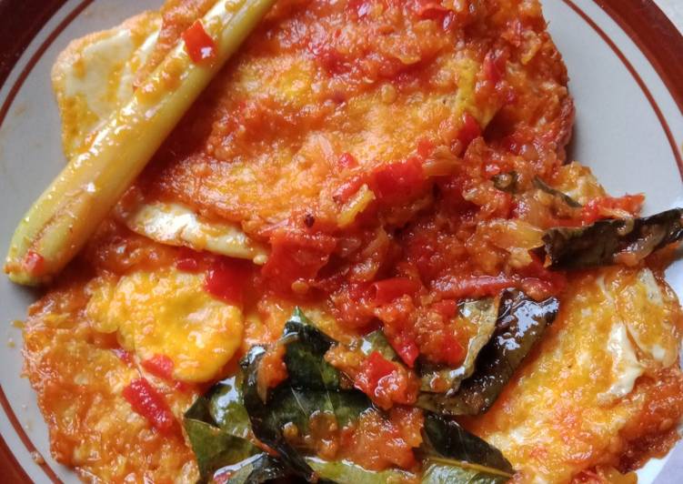 Resep Telor ceplok balado oleh Kartikha Bibibz Cookpad