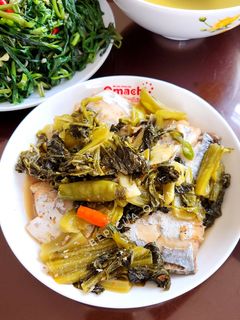 Hình của món Cá hố kho dưa cải.