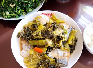 Hình của món Cá hố kho dưa cải.