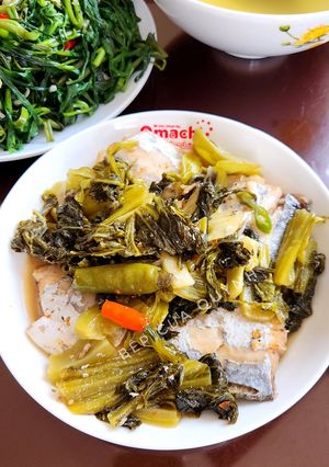 Hình của món Cá hố kho dưa cải.