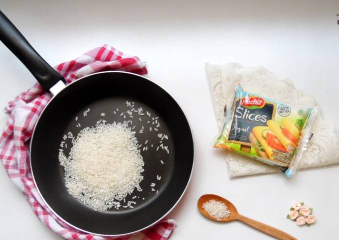 Wajib coba! Resep  buat Memasak Beras dengan Selembar Keju yang spesial