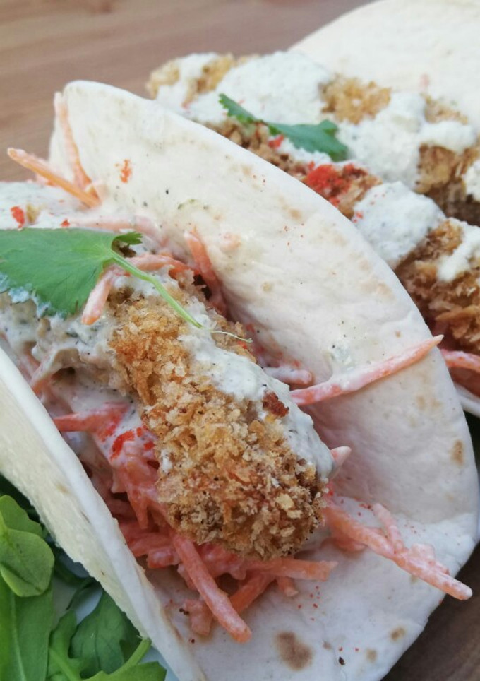 Una foto de Tacos picantes de varitas de pescado