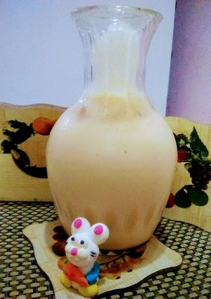 A picture of Mango, ice cream milkshake.