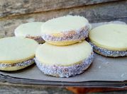 Una foto de alfajor de maicena con harina 0000