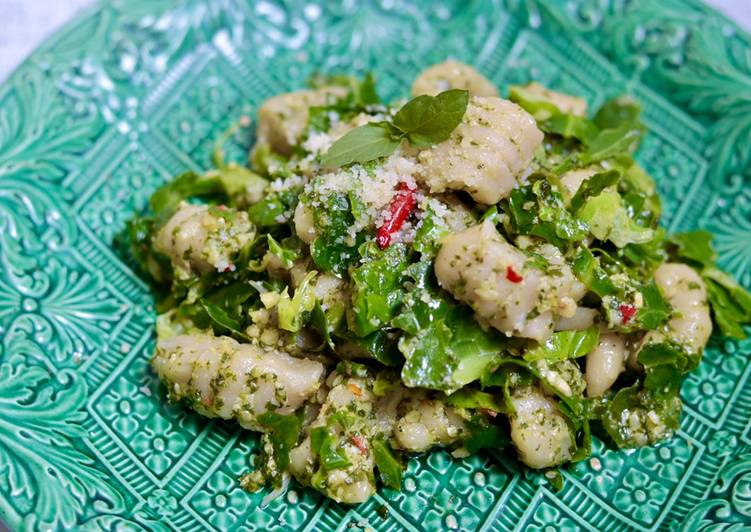 Homemade green pesto and fresh pasta