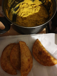 Una foto de Empanadas de ají de gallina