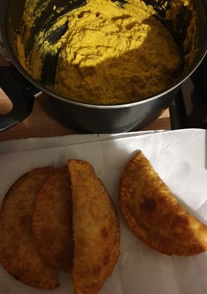 Una foto de Empanadas de ají de gallina