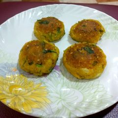 A picture of Cauliflower Rice flakes and Soya Tikki.