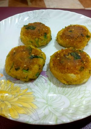 A picture of Cauliflower Rice flakes and Soya Tikki.