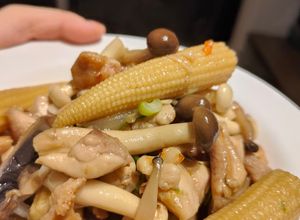 Hình của món Nấm ngọc tẩm xào thịt gà.