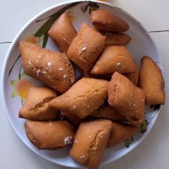 A picture of Cake mandazi/Half cake.