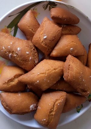 A picture of Cake mandazi/Half cake.