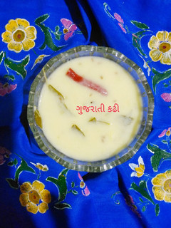 ગુજરાતી કઢી (Gujarati Kadhi Recipe In Gujarati) રેસીપી મુખ્ય ફોટો