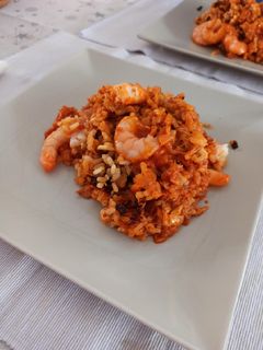Una foto de Arroz con atún y langostinos (delicioso)