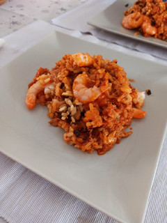 Una foto de Arroz con atún y langostinos (delicioso)