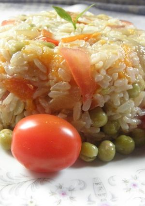 Una foto de Ensalada de arroz integral